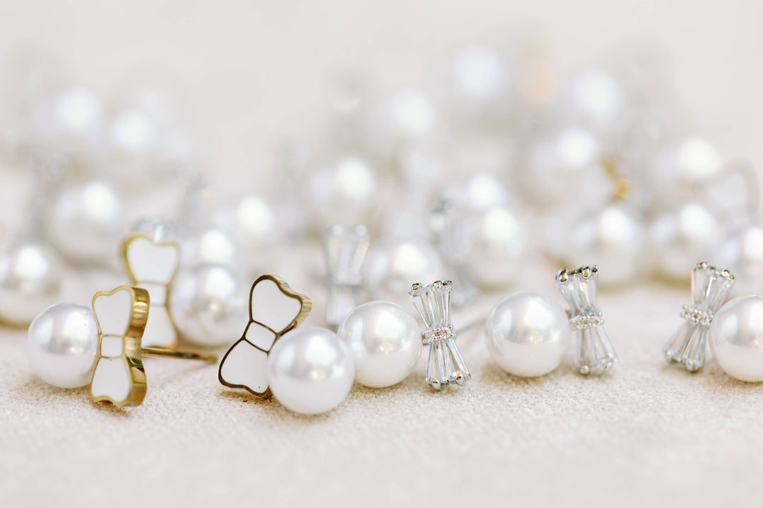 Tuxedo Bow Mini Pearl Stud