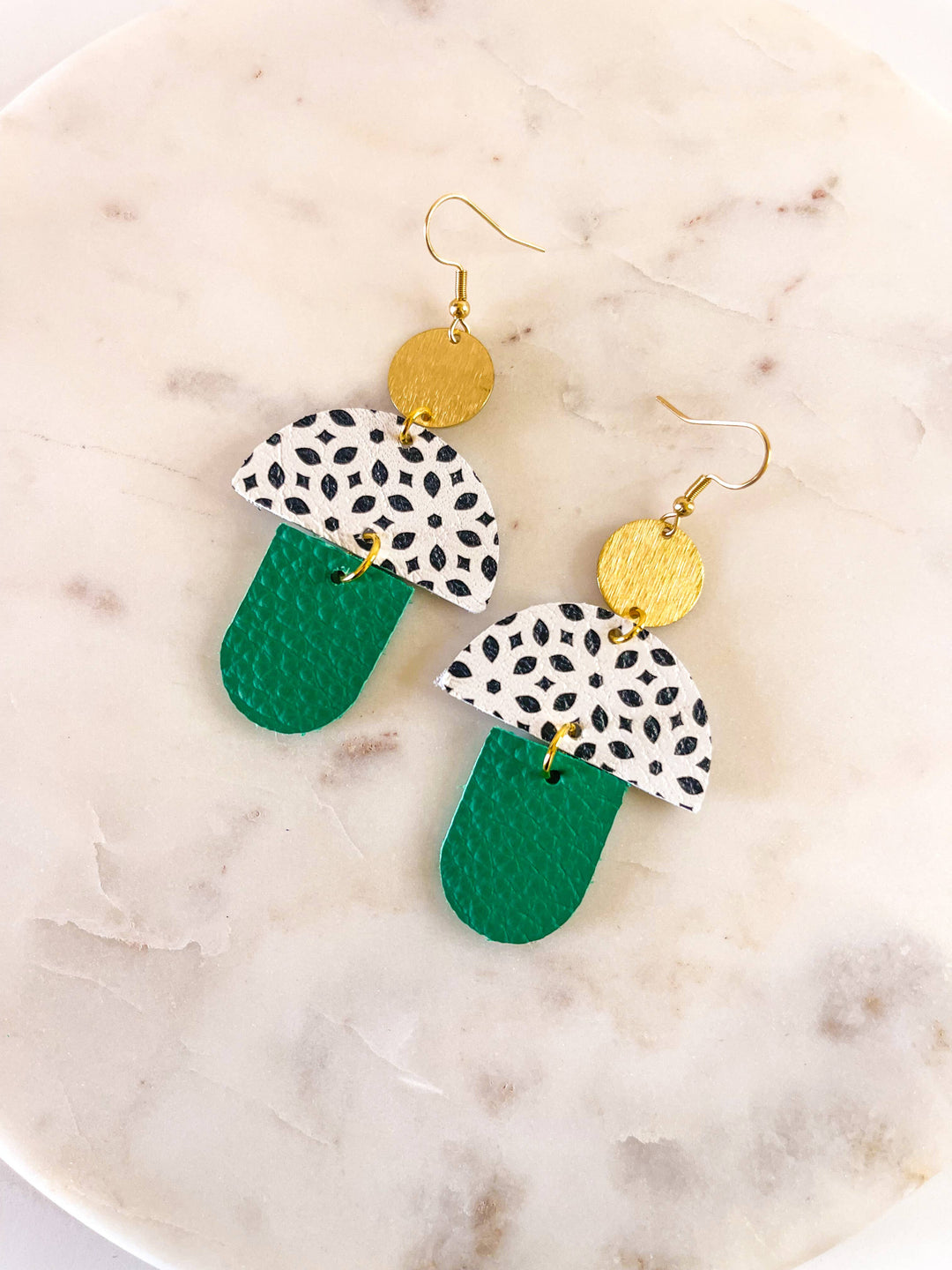 The Maren leather earring {green}