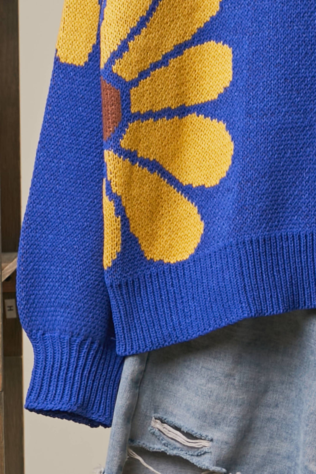 Floral Daisy Design Knit Sweater