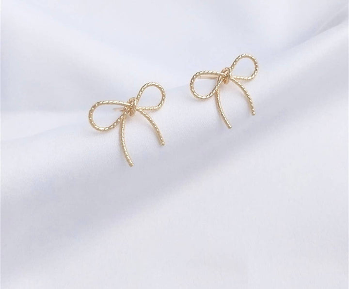 Bow stud earrings